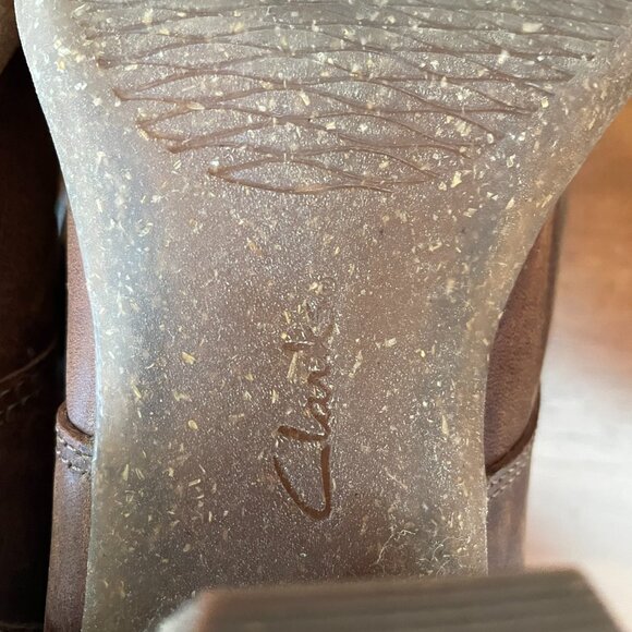 Clarks Artisan Carleta Lyon Womens Brown Nubuck Leather Ankle Bootie Size 7.5M - Picture 7 of 10
